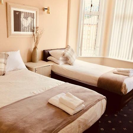 Trevelyan Hotel Ilford Bagian luar foto
