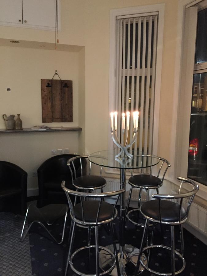 Trevelyan Hotel Ilford Bagian luar foto