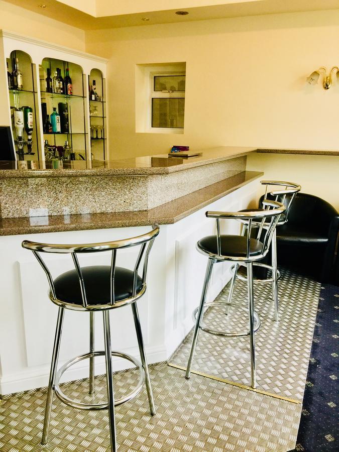 Trevelyan Hotel Ilford Bagian luar foto
