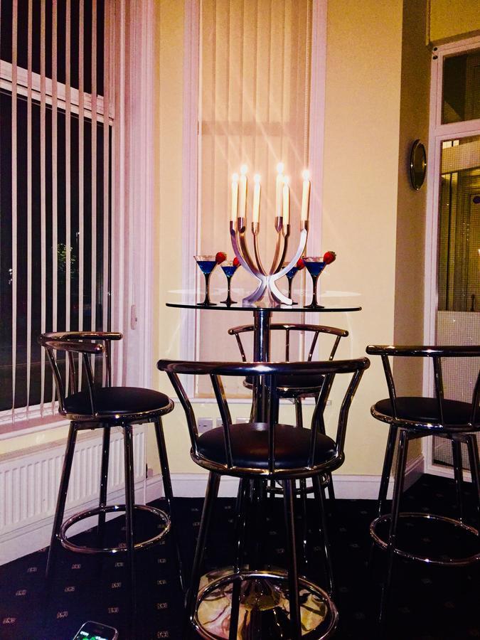 Trevelyan Hotel Ilford Bagian luar foto