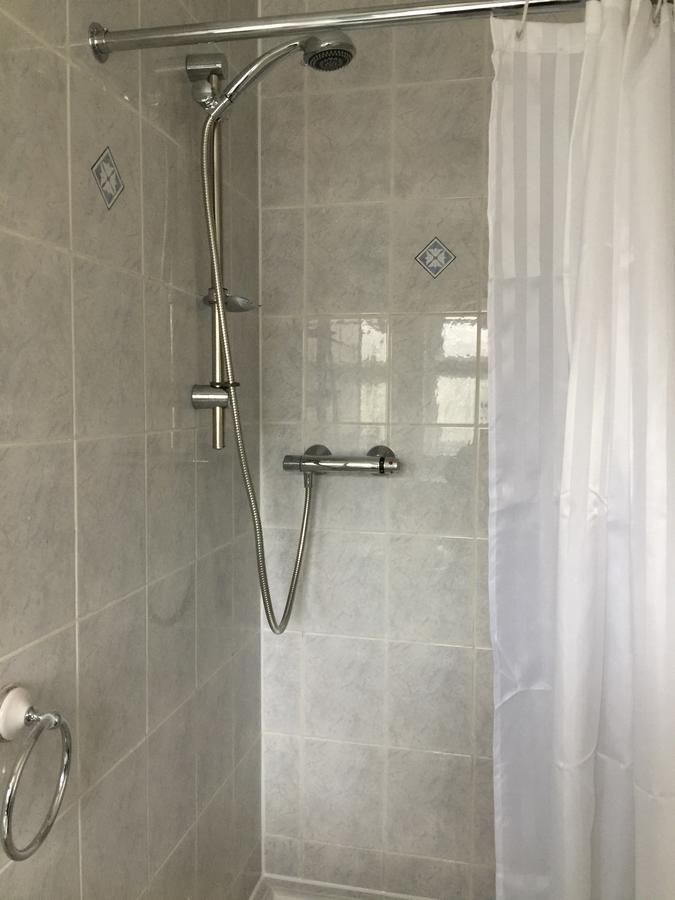 Trevelyan Hotel Ilford Bagian luar foto
