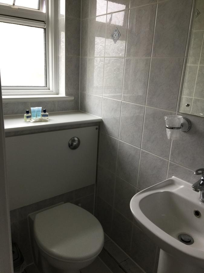 Trevelyan Hotel Ilford Bagian luar foto