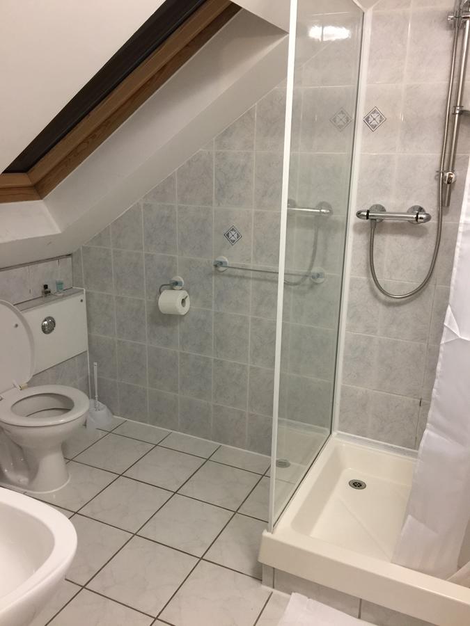 Trevelyan Hotel Ilford Bagian luar foto