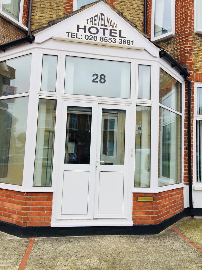 Trevelyan Hotel Ilford Bagian luar foto
