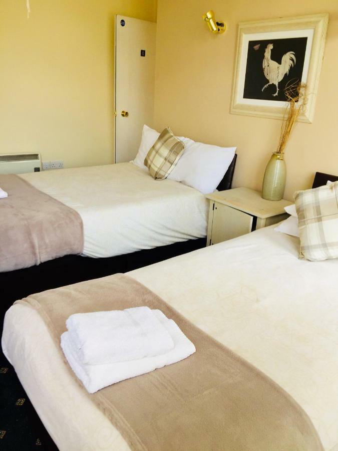 Trevelyan Hotel Ilford Bagian luar foto
