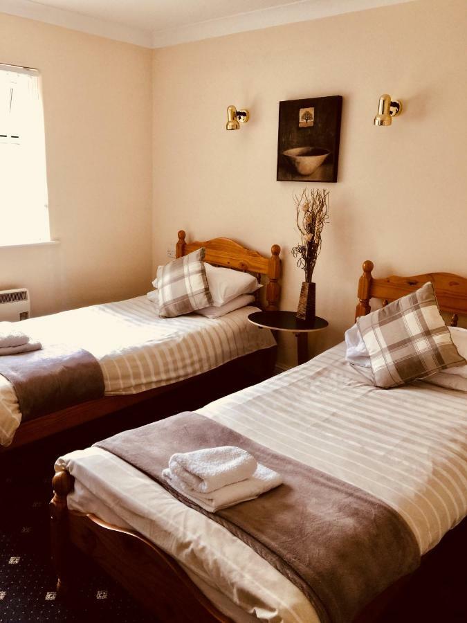 Trevelyan Hotel Ilford Bagian luar foto