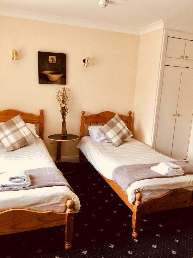 Trevelyan Hotel Ilford Bagian luar foto