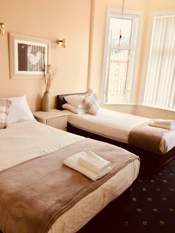 Trevelyan Hotel Ilford Bagian luar foto